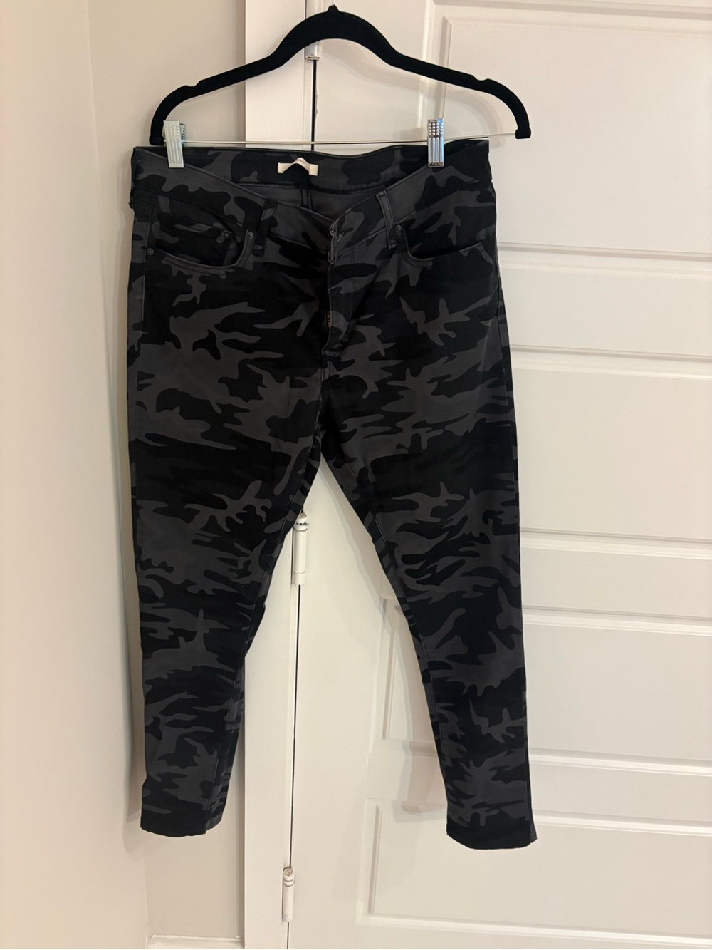 Levi’s Women’s Camo Stretch Skinny Pants - Black/Grey